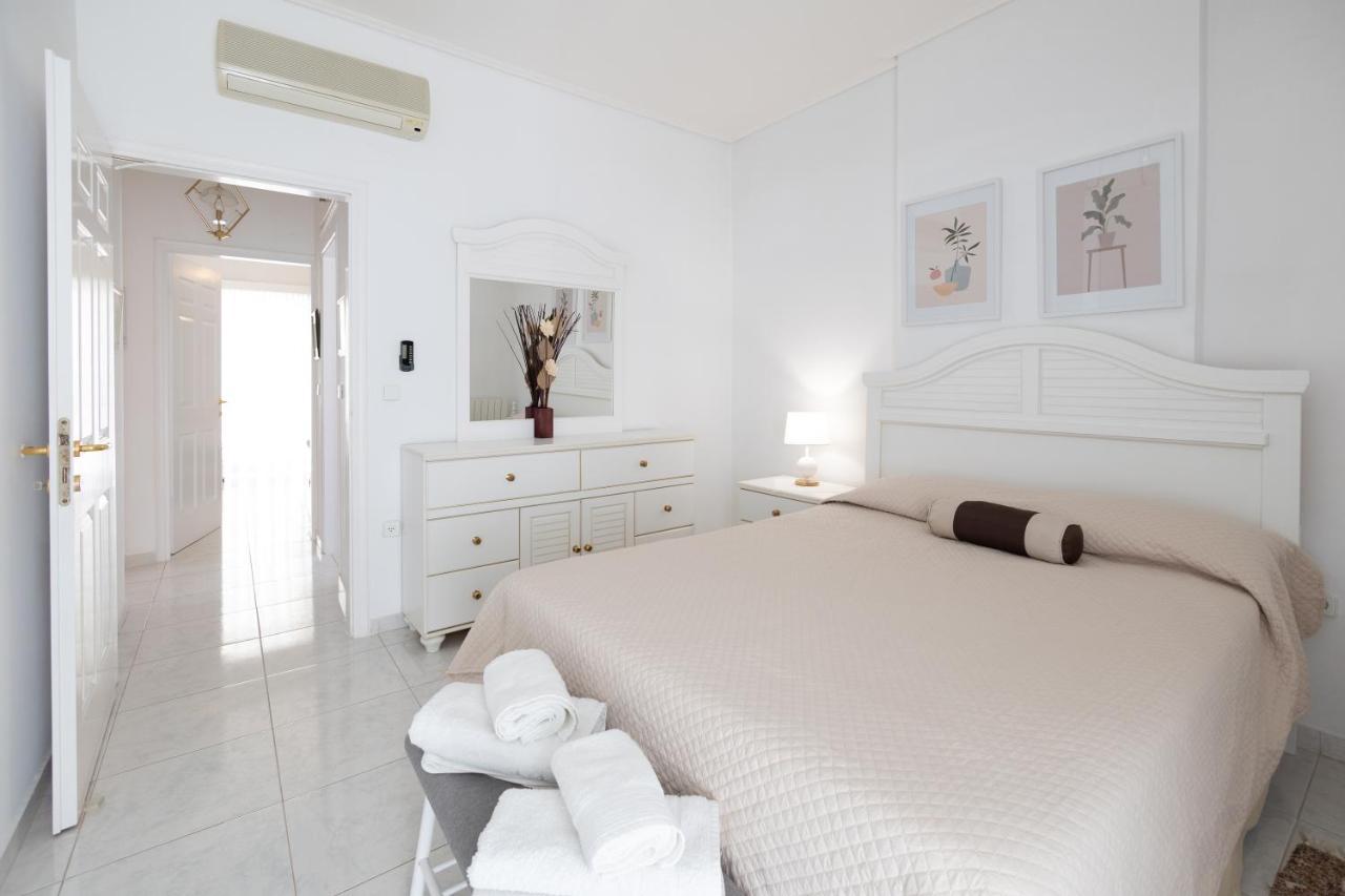 Seaside Penthouse In Каламата Экстерьер фото